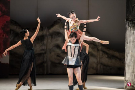 蘇州芭蕾舞團呈現(xiàn)《西施》。(新加坡《聯(lián)合早報》/黃暐捷 攝)