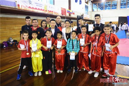 獲獎(jiǎng)學(xué)員合影。(阿根廷華人網(wǎng)/柳軍 攝)