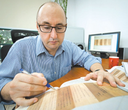 來自德國的Thomas Hirzel不僅是孔子學(xué)院高級班學(xué)員，同時(shí)還是一位研究中國清中晚期宮廷奏章的教授級專家。