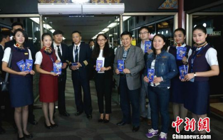 《印尼領保一本通》是中國駐印尼使館積極貫徹落實“海外民生”工程的主要舉措之一?！☆檿r宏 攝