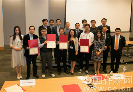 圖為創(chuàng)業(yè)大賽頒獎(jiǎng)環(huán)節(jié)