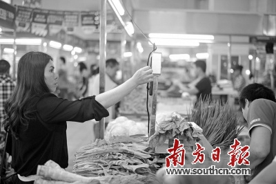 　佛山啟動“互聯網+”智慧菜市場，支持多種支付方式進行結算。