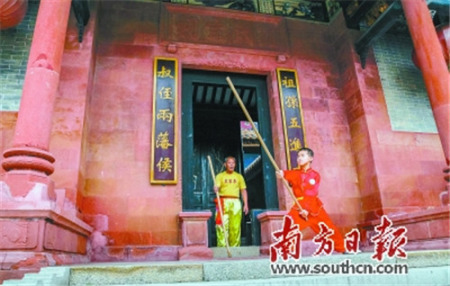 師徒齊練莫家拳。(鄒錦考 攝)