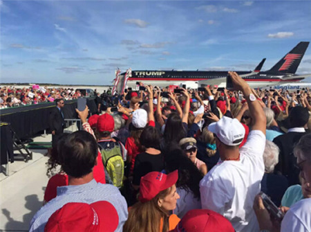11月2日，特朗普抵達(dá)佛羅里達(dá)州的奧蘭多市拉票