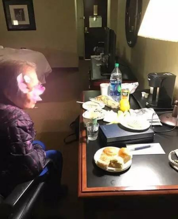 Zhang奶奶住進機場的旅店。圖片來源：亞特蘭大華人生活網(wǎng)