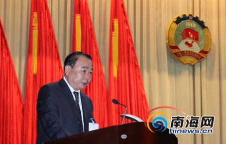 文昌市政協(xié)主席王鐘在會上作《文昌市第十屆委員會常務委員會工作報告》。南海網(wǎng)記者陳望攝