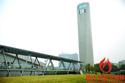 11月12日，建設(shè)中的獅山日新月異。提升城市軟環(huán)境，打造“近者悅，遠(yuǎn)者來(lái)”的品質(zhì)生活之城是獅山建設(shè)“產(chǎn)城人融合的廣佛副中心”的重點(diǎn)。 圖片均為佛山日?qǐng)?bào)記者王偉楠攝