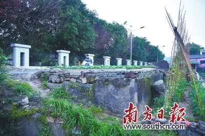 化身菜地的潮汕鐵路水塔塔基。許端陽(yáng) 攝