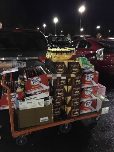 今年感恩節(jié)華人代購忙翻天。(美國《世界日報》/小戀供圖)