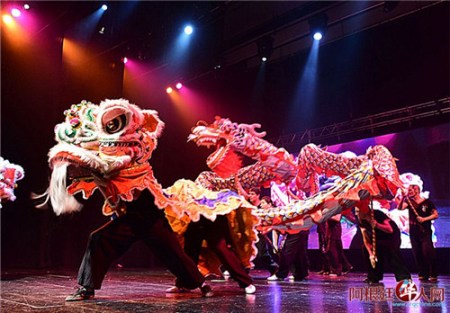 舞龍舞獅表演。(阿根廷華人網(wǎng)/柳軍 攝)