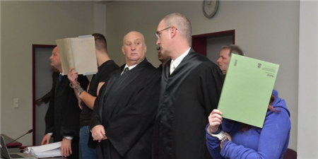 兩名被告塞巴斯蒂安和森雅出席28日的庭審。(網(wǎng)頁截圖)