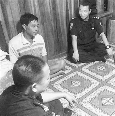 執(zhí)法艇編隊在湄公河航道破浪前行。本報記者 魏哲哲攝