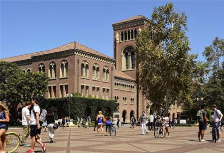 南加州大學(xué)共有4.4萬名學(xué)生，其中超1萬人是國(guó)際留學(xué)生。(網(wǎng)頁截圖)南加州大學(xué)共有4.4萬名學(xué)生，其中超1萬人是國(guó)際留學(xué)生。(網(wǎng)頁截圖)