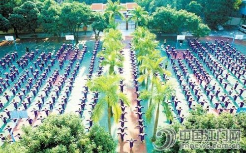 學(xué)生的大課間活動。黃漢明 攝