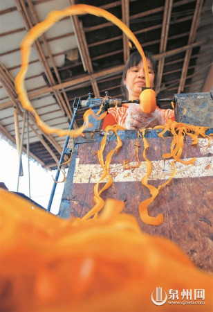 機器削皮，提高效率。