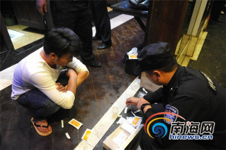 文昌市嚴厲打擊涉毒的娛樂場所。通訊員 田和新 攝