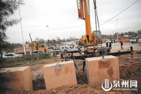 用磚石將非法運(yùn)砂的通道堵住 用磚石將非法運(yùn)砂的通道堵住