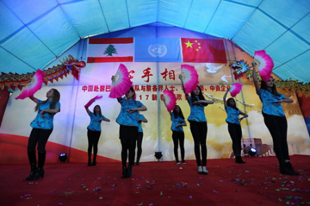 黎巴嫩學生表演《扇子舞》