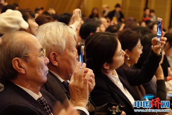 演出令現(xiàn)場觀眾看得津津有味。<a target='_blank' >中新社</a>記者 陸春艷 攝