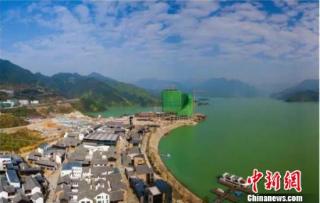 千峽湖生態(tài)旅游度假區(qū)。青田旅委提供