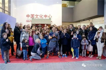 馬德里中國(guó)文化中心武術(shù)班師生合影。