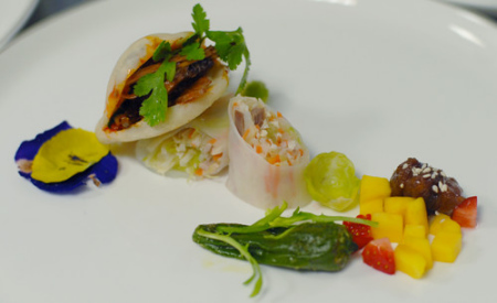 干拌牛肉、怪味雞絲、糖醋排骨組合而成的成都“TAPAS”