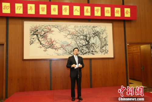 中國駐日使館公參胡志平致祝酒辭。尹法根 攝