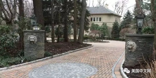 周立波新澤西州豪宅大門。(美國中文網(wǎng)/周陽、朱曳 攝)