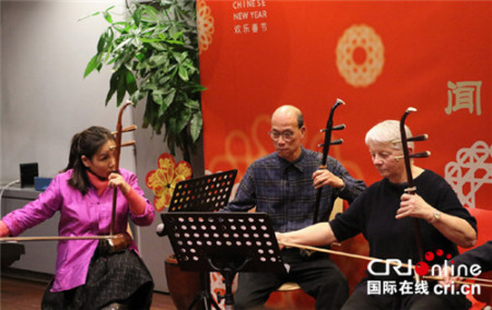 文化中心藝術(shù)班學(xué)員帶來二胡演奏