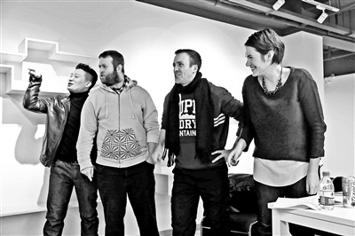 外國人學(xué)東北話活動 攝影/郭懷毅 外國人學(xué)東北話活動 攝影/郭懷毅