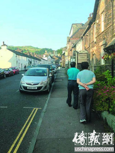 一對來美過年的留學(xué)生父母。(美國《僑報(bào)》/聶達(dá) 攝)