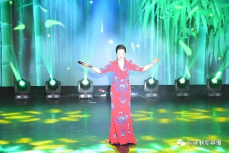 《瀏陽河》，王麗達演唱。（匈牙利《新導報》）