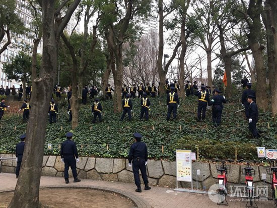 大批警力阻止右翼入場(chǎng)。賈文婷攝