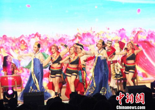 舞蹈《爭奇斗艷》。林永傳 攝