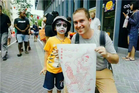 “歡樂春節(jié)”與世界分享中國(guó)文化