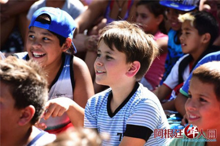 演出現(xiàn)場(阿根廷華人網(wǎng) 柳軍 攝)