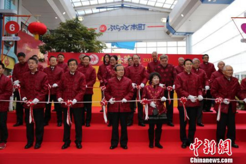 圖為2017年新潟春節(jié)祭開(kāi)幕式現(xiàn)場(chǎng)?！∫ǜz