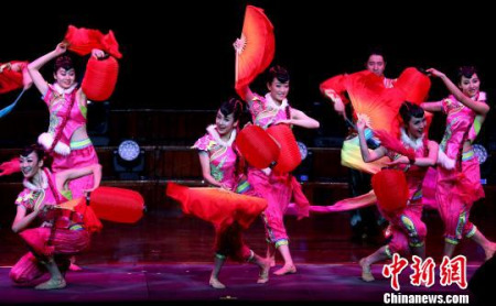 喜慶的開場舞《張燈結(jié)彩》 賴海隆 攝