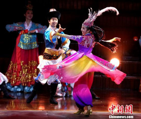 舞蹈《一路風情嘉年華》?！≠嚭Ｂ?攝