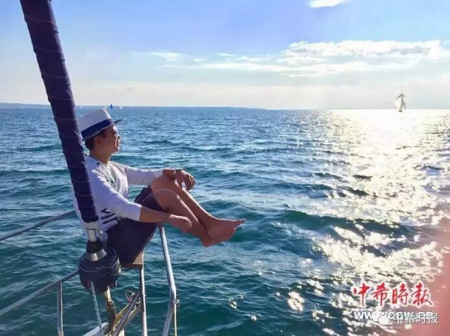 張希在海上航行。（希臘《中希時報》）