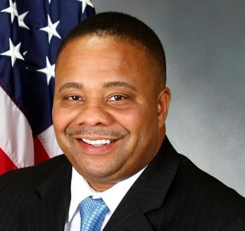 韓文頓推出“參議院區(qū)移民庇護(hù)”計(jì)劃，其辦公室為移民提供免費(fèi)的法律咨詢和援助。(美國《世界日?qǐng)?bào)》/韓文頓辦公室提供)