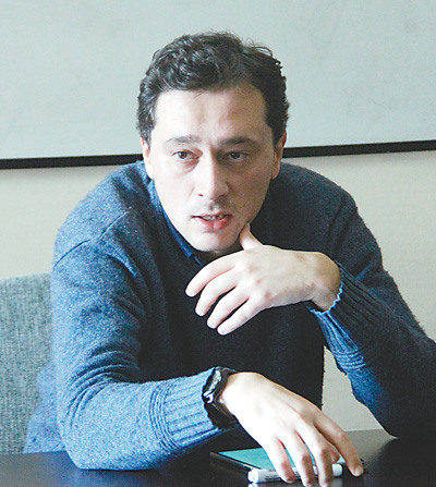 土耳其漢學家吉來正在課堂上講授“崛起的中國：歷史與政治”碩士課程。 　　本報記者 王云松攝