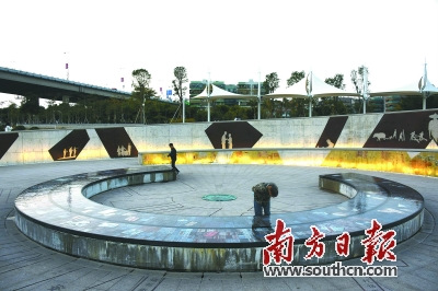 汕頭西堤公園建起僑批記憶廣場(chǎng)，每位僑批后人都會(huì)到這里參觀。陳楚紅 攝