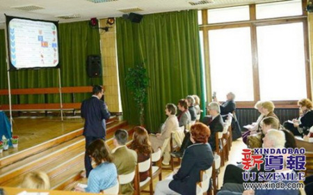 陳震博士為學(xué)員進行學(xué)術(shù)講座。