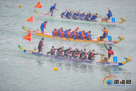中華龍舟大賽海南萬寧站現(xiàn)場。海報(bào)集團(tuán)全媒體中心記者 袁琛 攝
