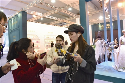 網(wǎng)紅齊上陣。 金魚(yú) 攝