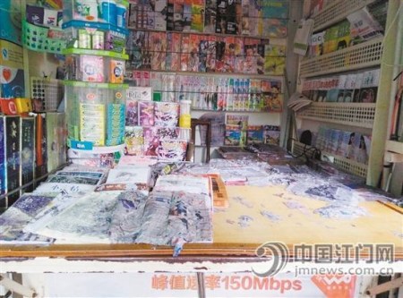 距爆管處約3米的報亭內(nèi)，報紙雜志被水流沖爛。