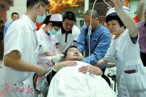 易康成在追擊嫌疑人的過程中英勇負傷。