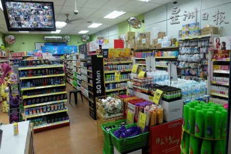 迷你市場燈光明亮，排列整齊。（馬來西亞《星洲日報》）