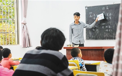 有一段日子，吳光明每天都要聽吳志平講課，遇到問題及時(shí)溝通。